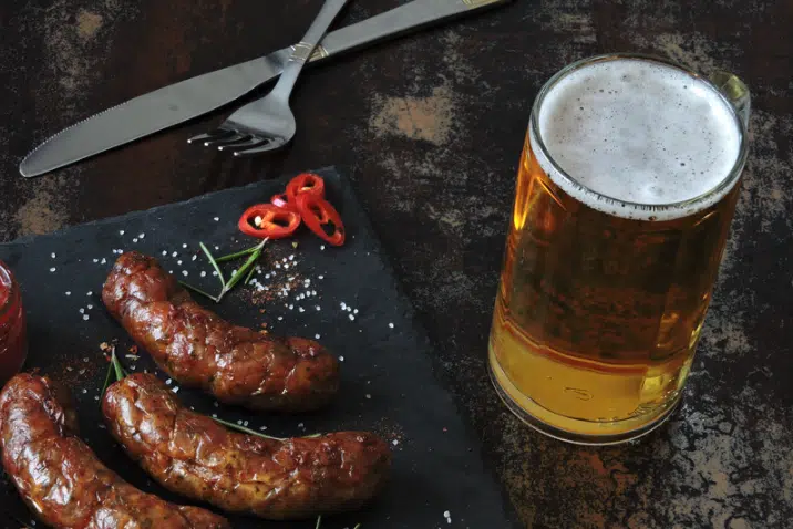 Wurst und Bier: Eine Schweizer Tradition